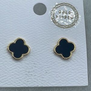 NWT Quatrefoil gold dipped black glass post earrings.